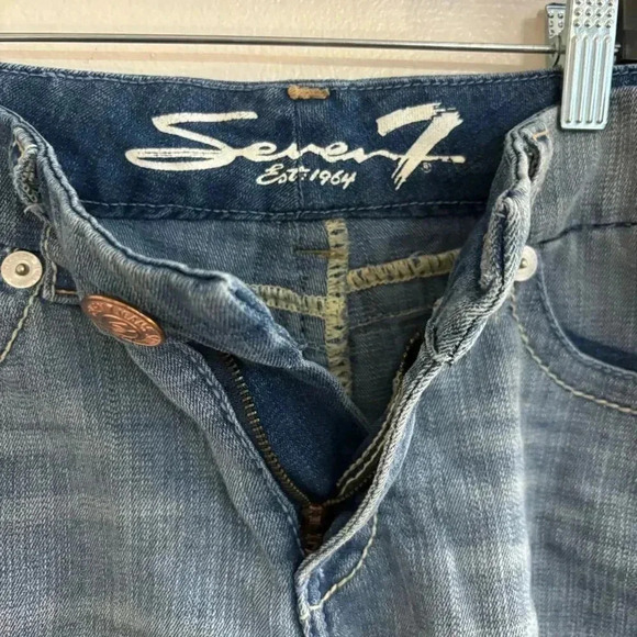 Seven7 Shorts Women Denim Embroidered Pockets Raw Hem Size 12 - Picture 5 of 9